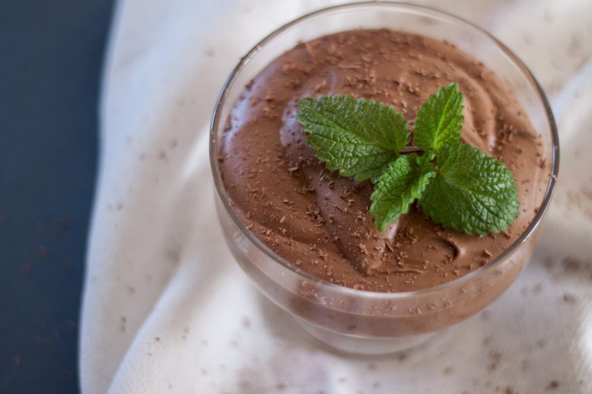 Na cozinha – Mousse de Chocolate com dois ingredientes